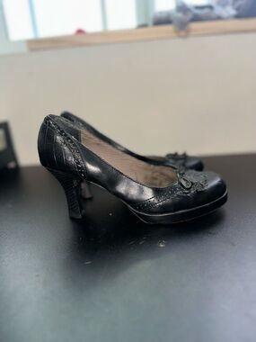 Vintage Y2K Mudd Classic Black Women's Dress Pumps